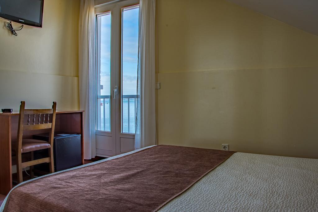 Hotel Restaurante Loureiro Bueu Buitenkant foto